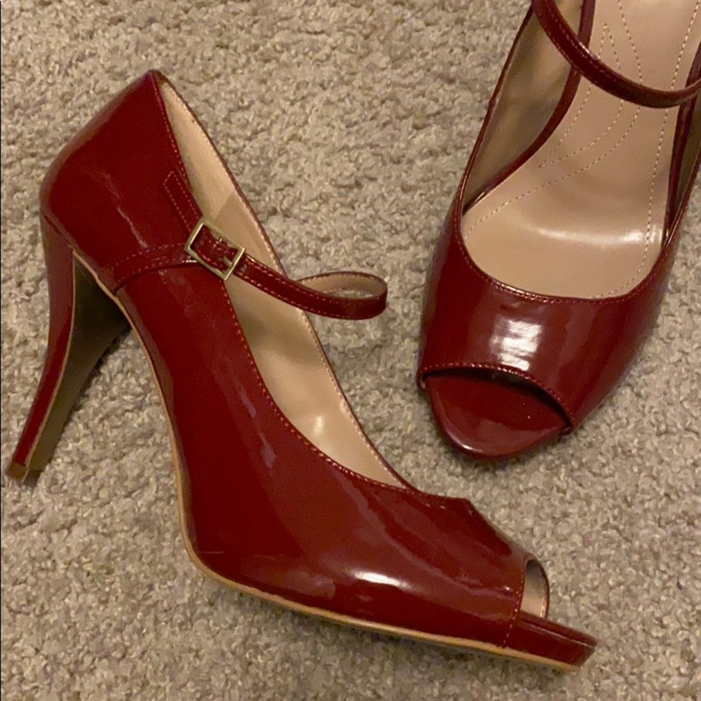 Tahari heels - Picture 3 of 3